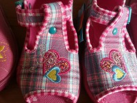 dětské bačkůrky se srdíčky